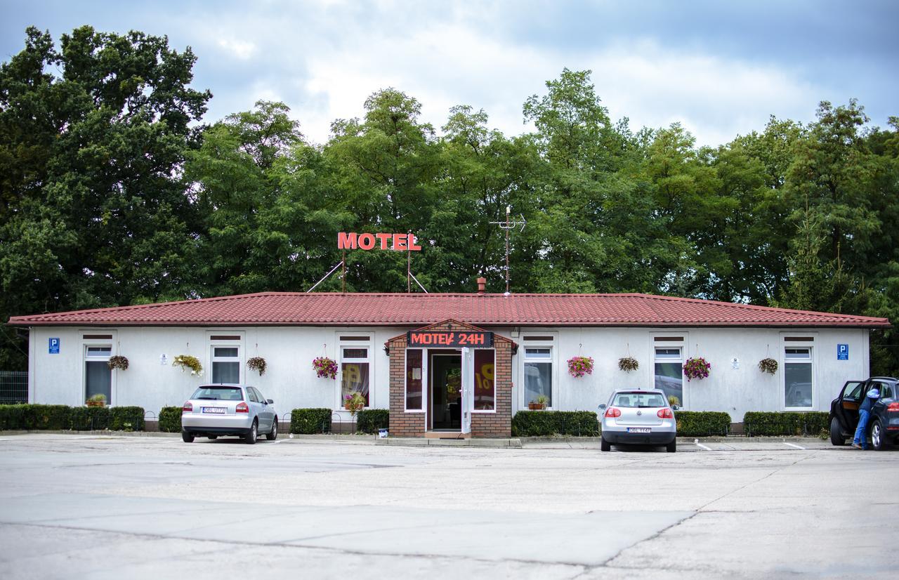Motel W Lace โบเลสวาเวียส ภายนอก รูปภาพ